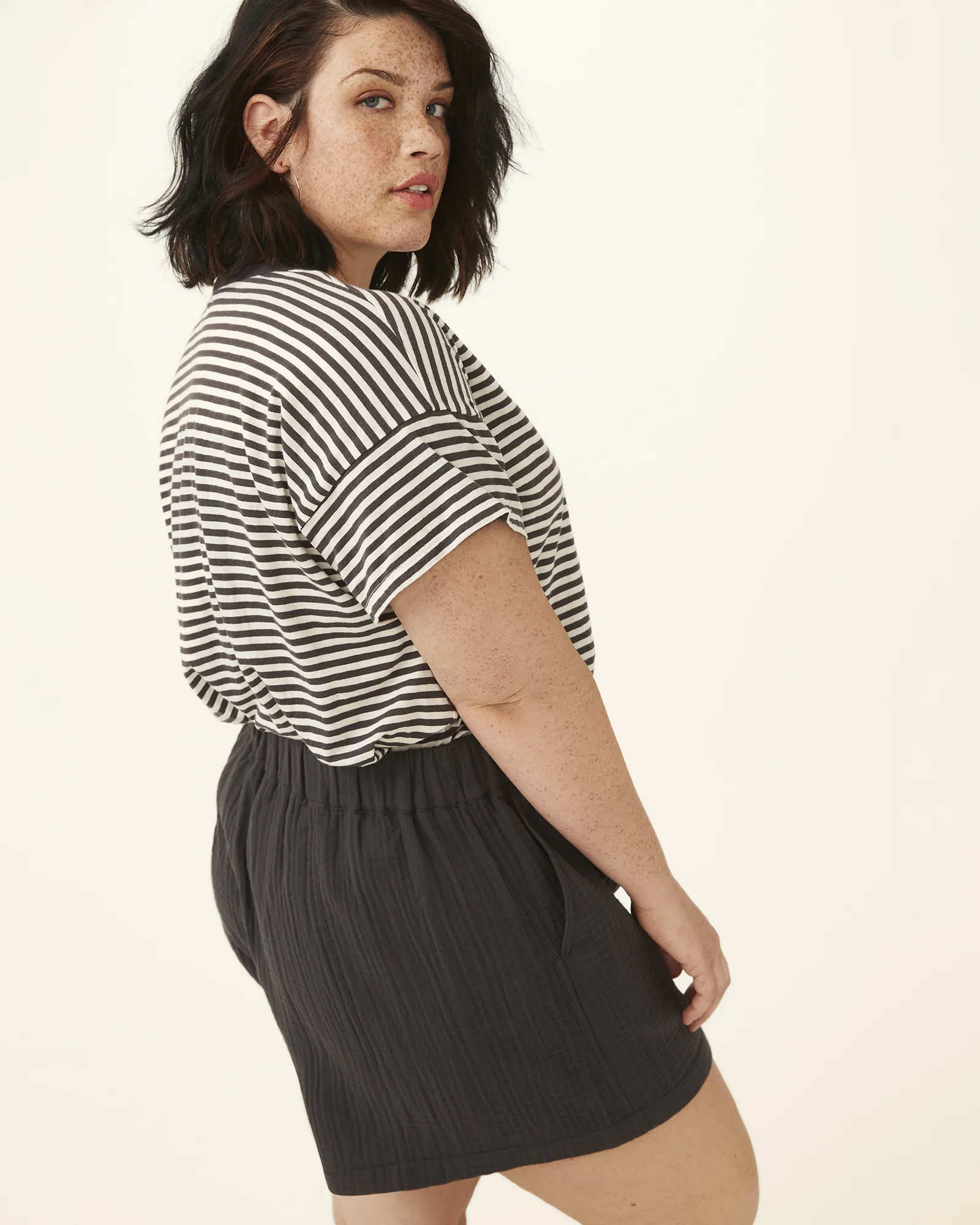 Seamed Pull-On Short | Black